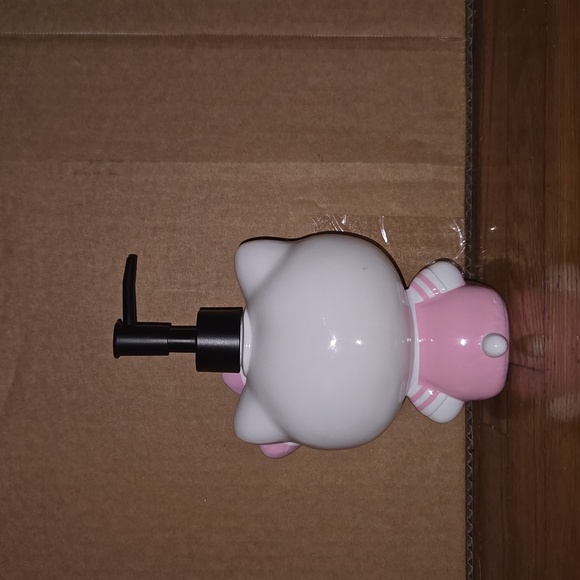 Hello Kitty Ceramic Soap or Lotion Dispenser - Picture 2 of 5